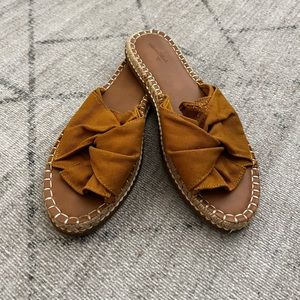 Universal thread sandals